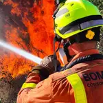 AMP2.- Incendios.- Un incendio forestal obliga a confinar la urbanización Masia de Traver, en Riba-roja de Túria