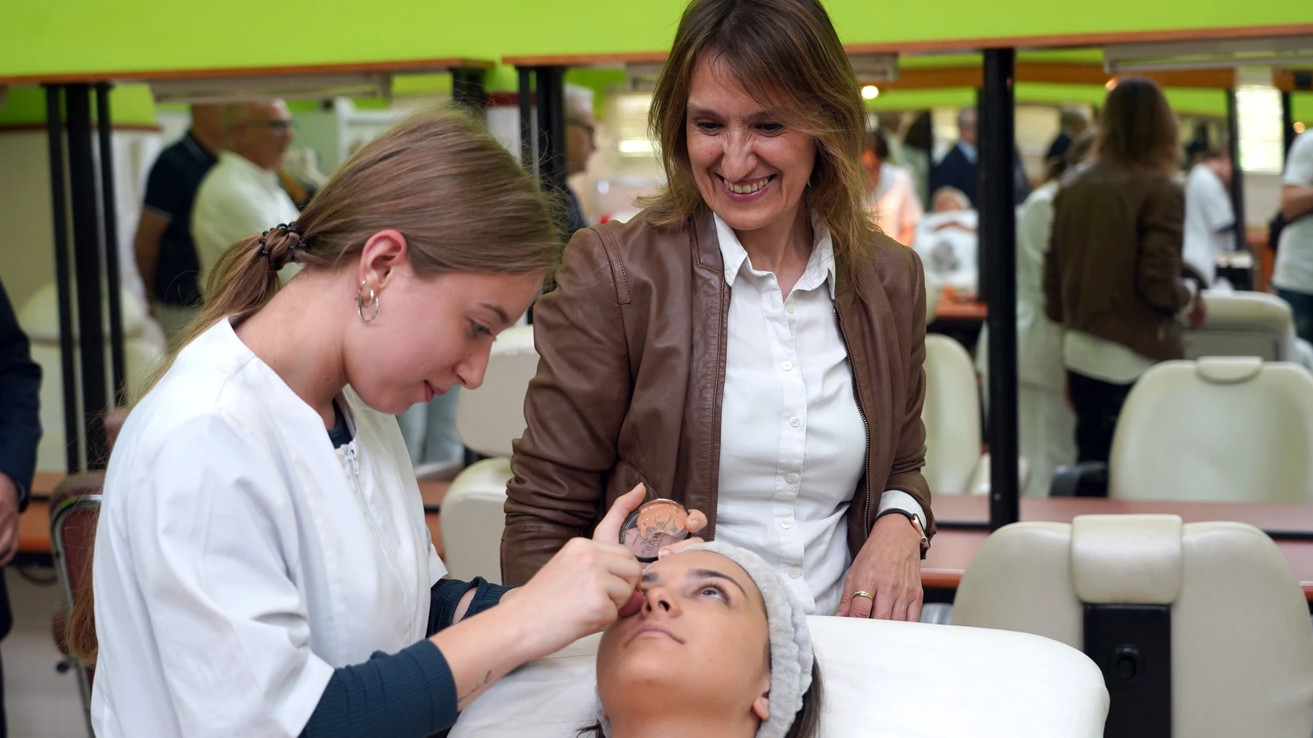 La consejera Rocío Lucas durante una visita a un centro de Formación Profesional en Valladolid