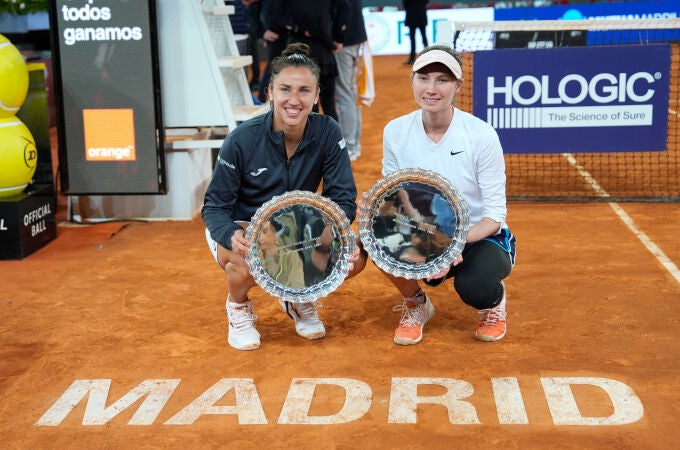 Sara Sorribes y Cristina Bucsa se coronan campeonas del dobles femenino del Mutua Madrid Open
