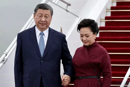Xi Jinping corteja a Macron para seducir a Europa
