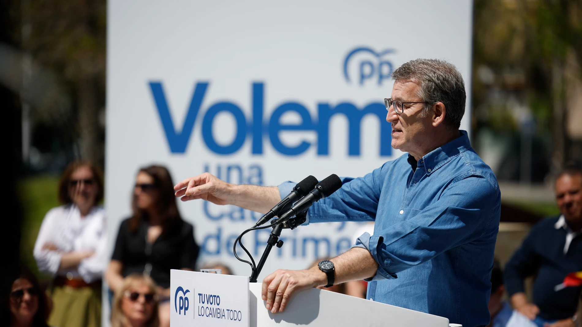 SALOU (TARRAGONA), 05/05/2024.- El presidente del PP, Alberto Núñez Feijóo, interviene en un mitin en Salou (Tarragona) este domingo. EFE/ Alberto Estévez 