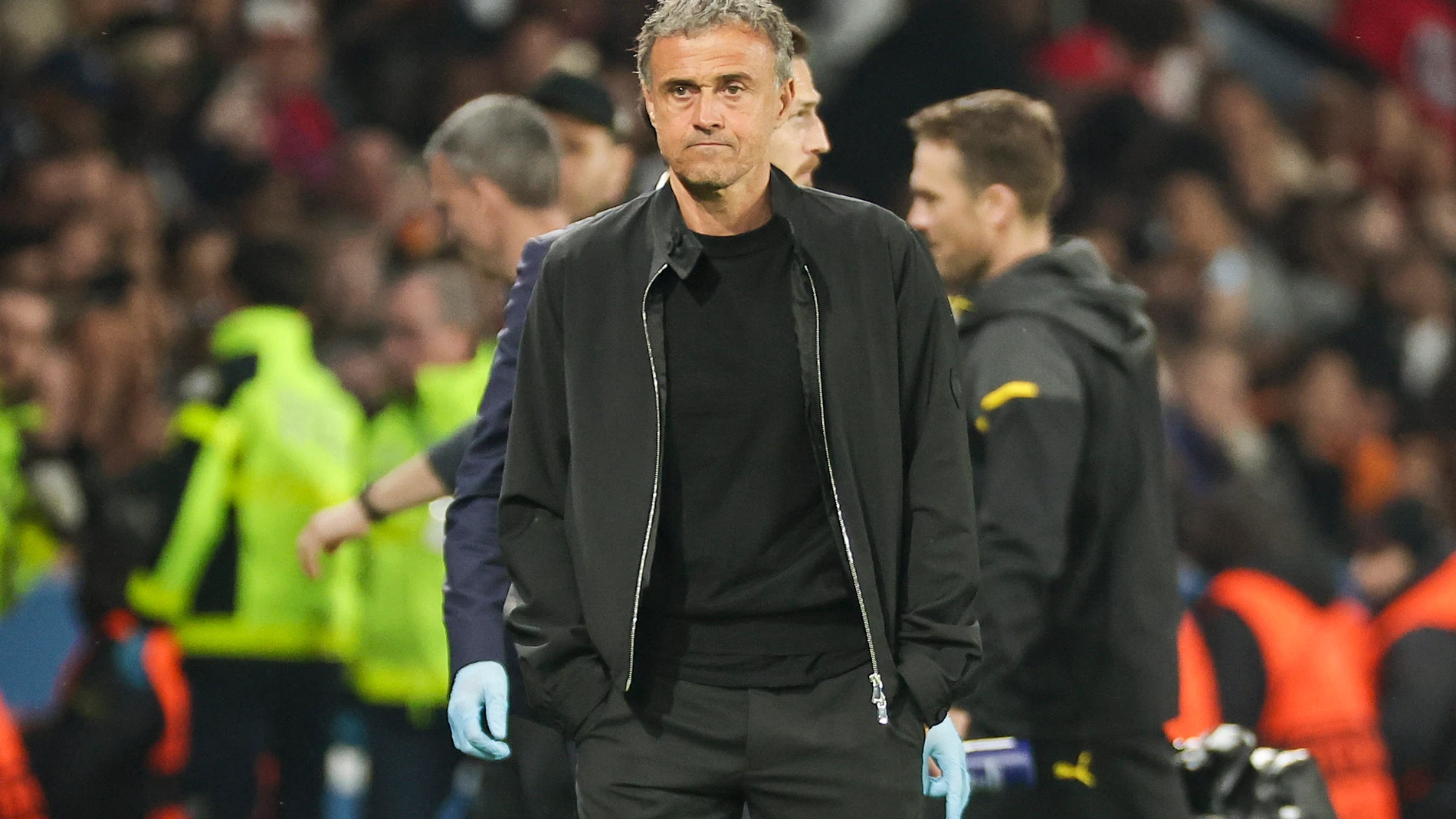 Paris (France), 06/05/2024.- Head coach Luis Enrique of PSG reacts during the UEFA Champions League semi finals, 2nd leg soccer match of Paris Saint-Germain against Borussia Dortmund, in Paris, France, 07 May 2024. (Liga de Campeones, Francia, Rusia) EFE/EPA/CHRISTOPHE PETIT TESSON