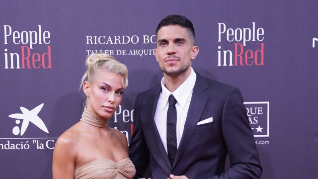 Marc Bartra y Jessica Goicoechea, puro derroche de amor en la Gala People In Red