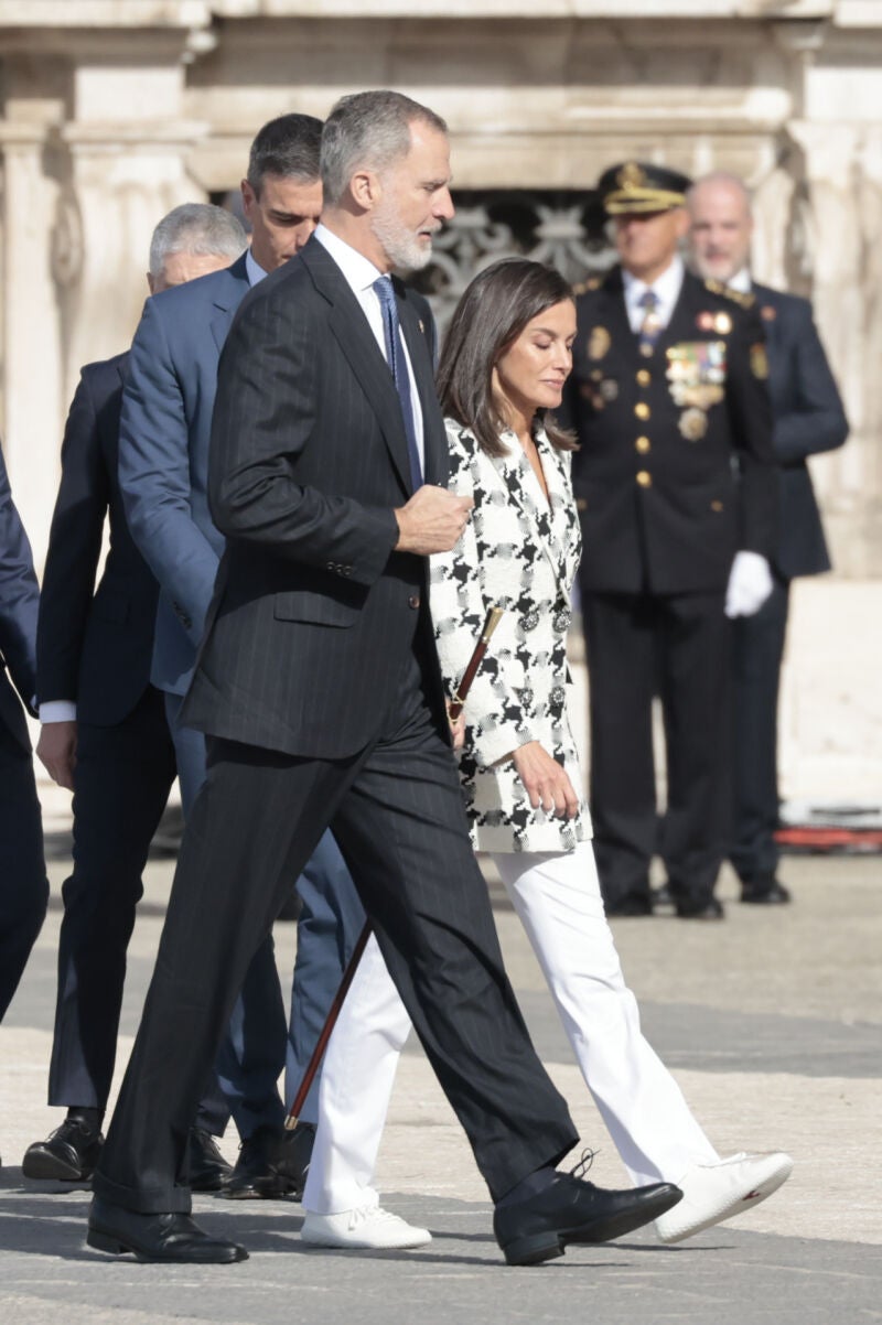 La Reina Letizia en zapatillas. 