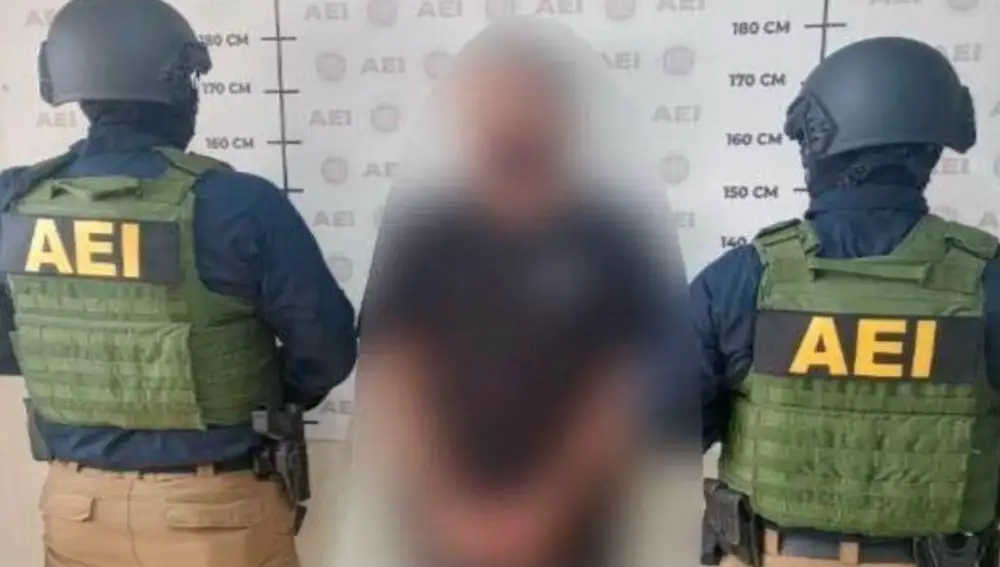 La policía mexicana con &quot;El Kekas&quot; tras su detención