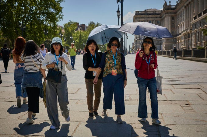 Turistas extranjeros por el centro de Madrid