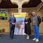 La viceconsejera de Acción Cultural, Mar Sancho, acompañada del alcalde de Salamanca, Carlos García Carbayo, y del director artístico del FÀCYL, Rodrigo Tamariz, presentan el Fàcyl