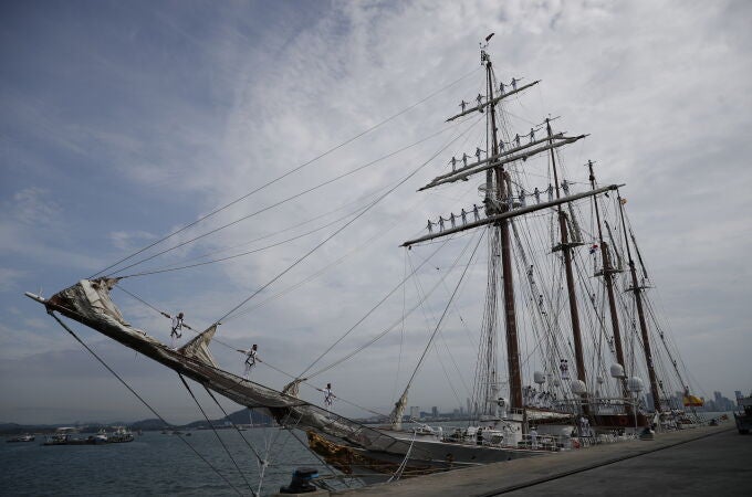 El buque escuela español 'Juan Sebastián de Elcano' llega a Panamá para estrechar lazos