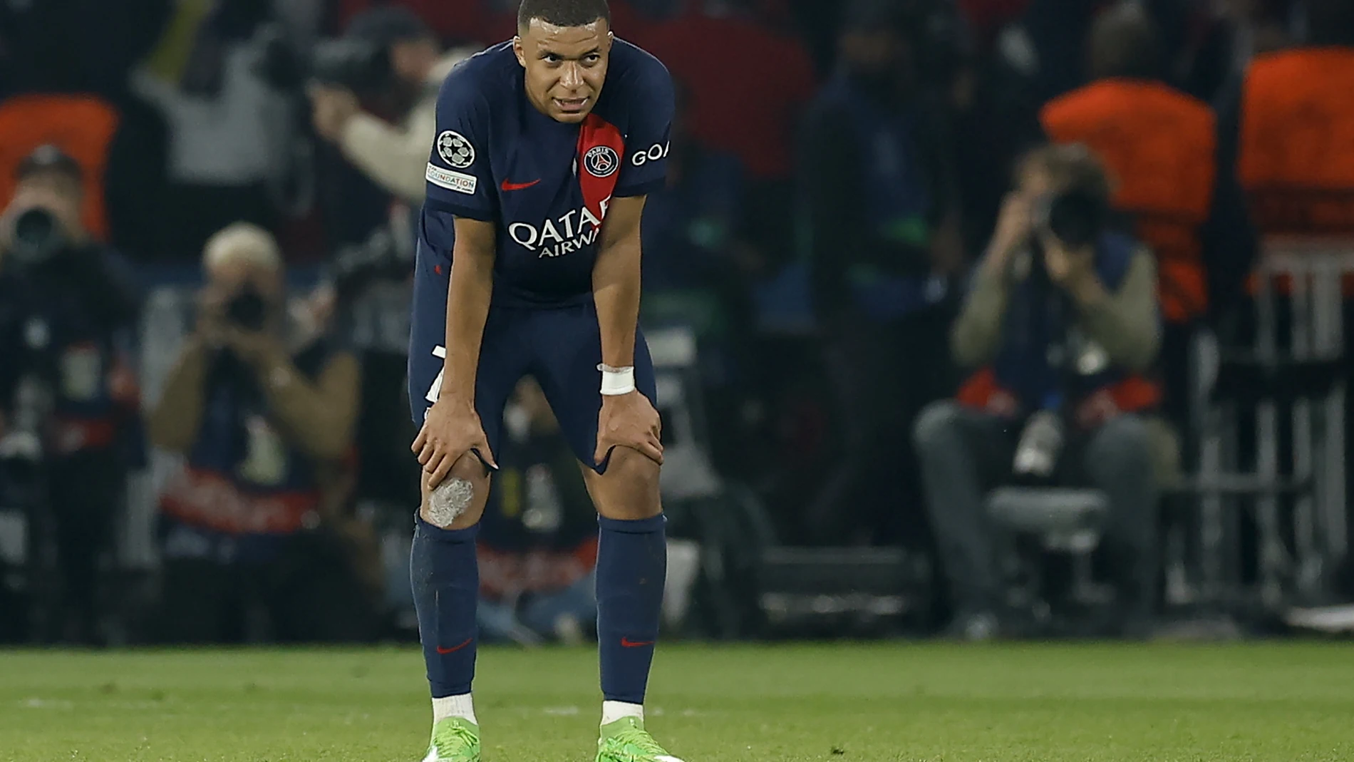 Paris (France), 07/05/2024.- Kylian Mbappe of PSG reacts at the final whistle of the UEFA Champions League semi-finals, 2nd leg soccer match of Paris Saint-Germain against Borussia Dortmund, in Paris, France, 07 May 2024. PSG lost the match 0-1 and the tie 0-2 on aggregate with Borussia Dortmund advancing to the final. (Liga de Campeones, Francia, Rusia) EFE/EPA/YOAN VALAT 