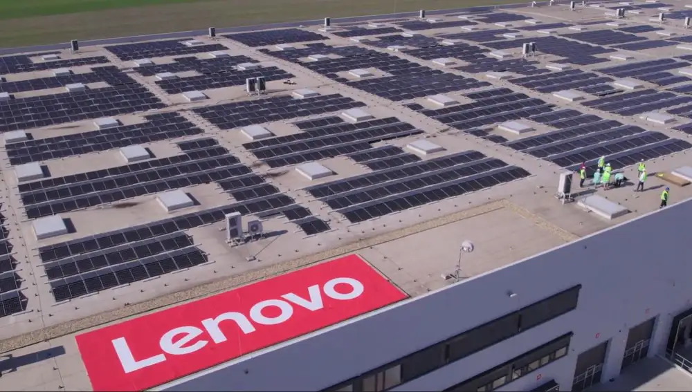 Placas solares en la fábrica de Lenovo de Budapest