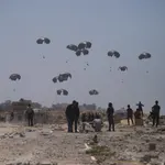O.Próximo.- Hamás denuncia dos muertos por la caída de paquetes de ayuda por vía aérea sobre Gaza