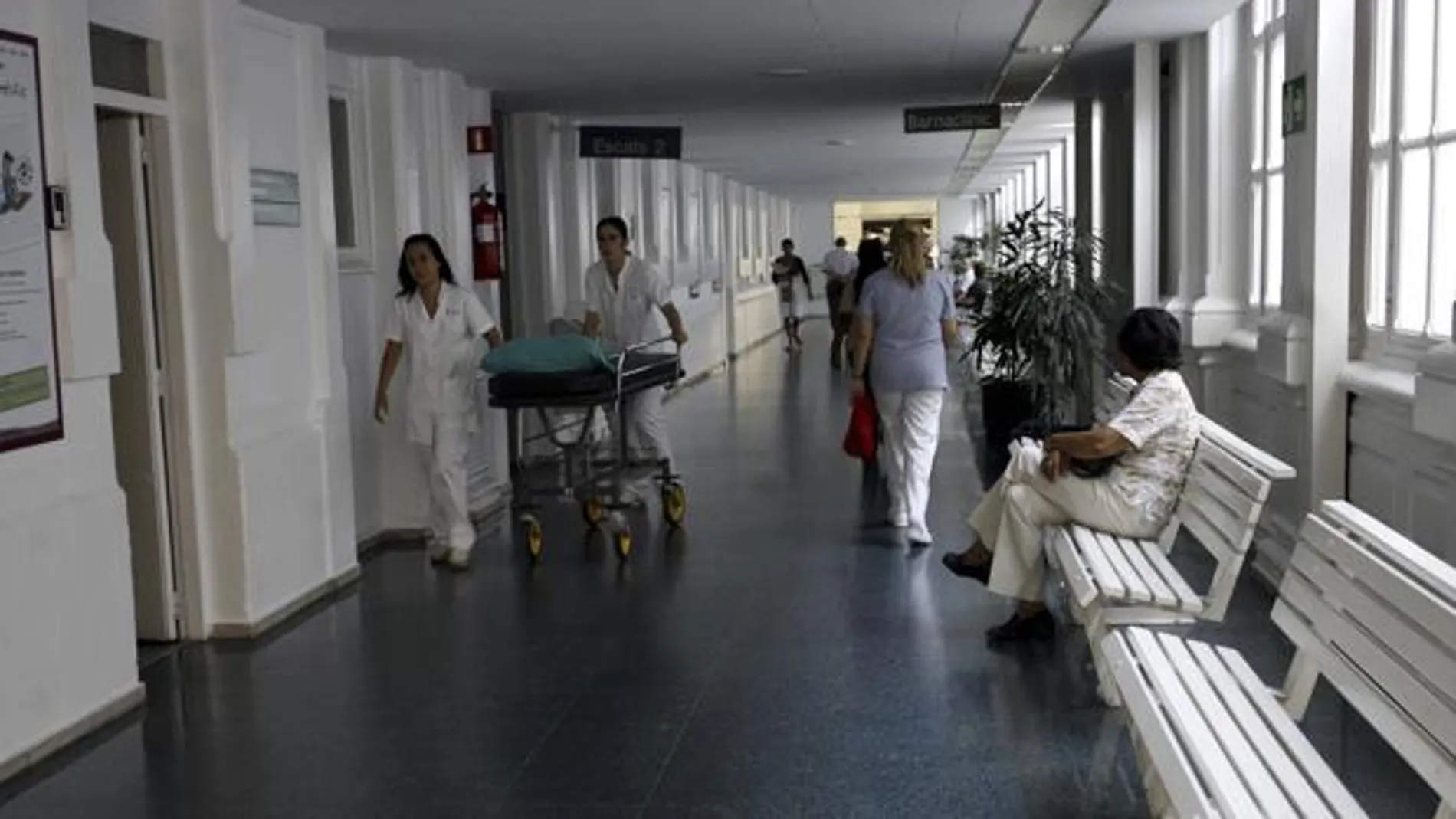 El independentismo radical señala a una trabajadora de un hospital de Barcelona por atender en castellano a los pacientes 