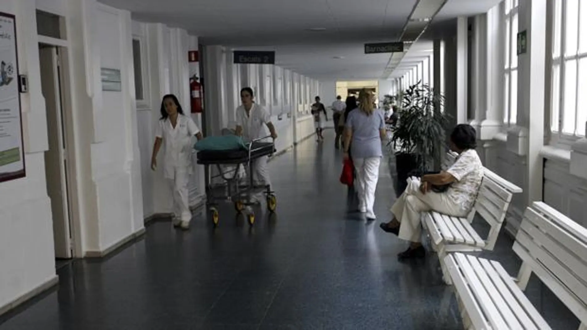 El independentismo radical señala a una trabajadora de un hospital de Barcelona por atender en castellano a los pacientes