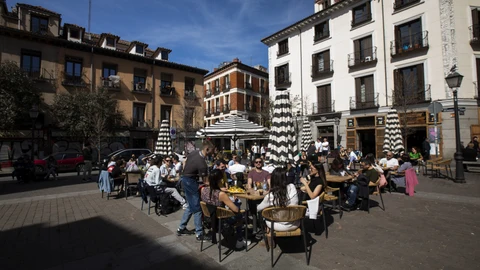 Terrazas de bares y restaurantes de Madrid llenas de gente