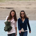 Kate Middleton junto a su hermana Pippa
