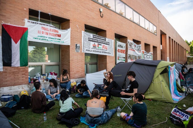 Estudiantes contestan al comunicado de la CRUE desde la acampada propalestina en la UCM