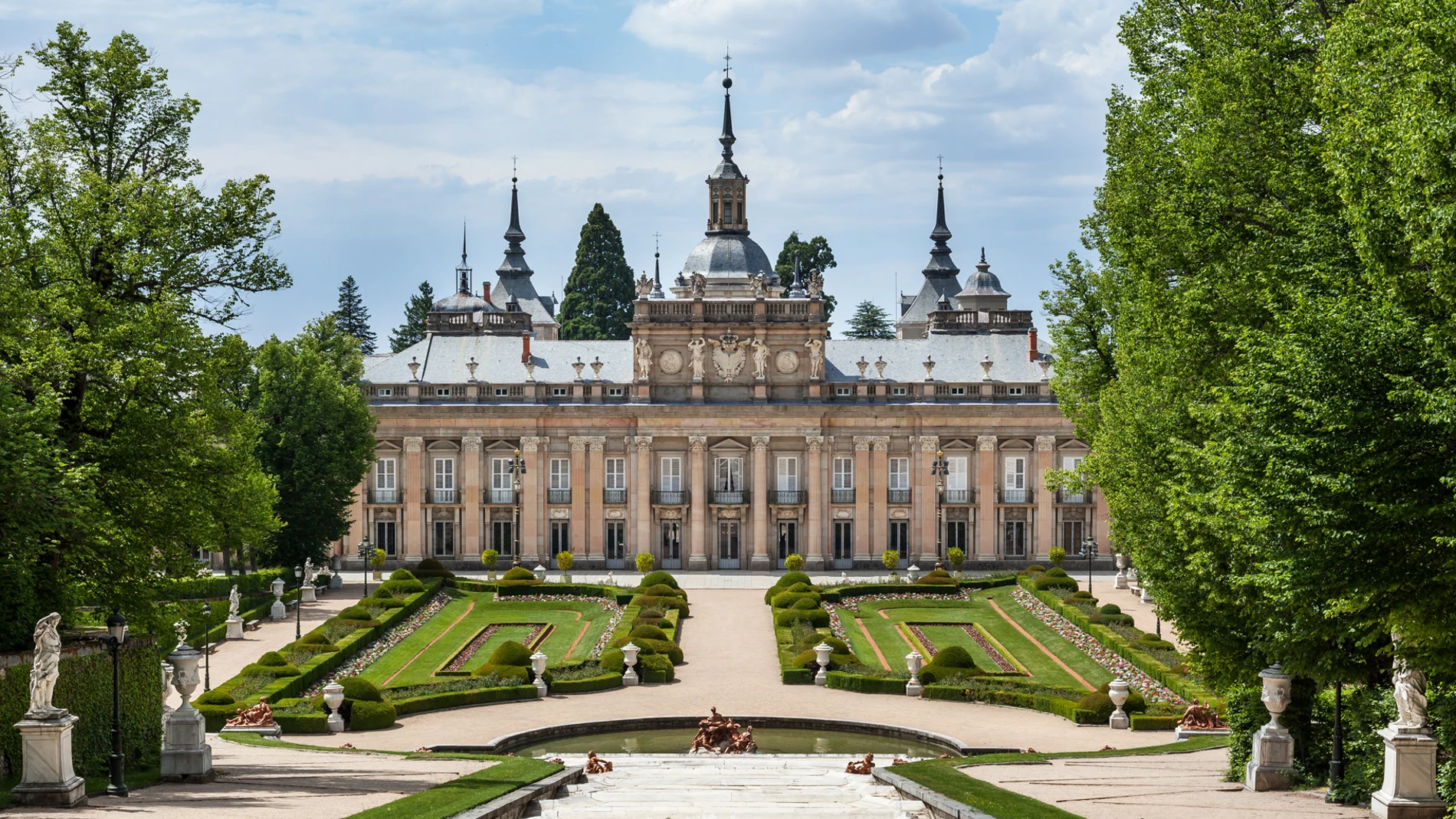 Esta joya arquitectónica, a una hora de Madrid, cumple 300 años y está de celebraciones 1 Merca2.es Se trata de la Granja de San Ildefonso