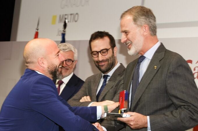 El Rey Felipe VI hace entrega del trofeo a la Pyme del Año 2023 a Meltio, la empresa jienense con un método pionero de impresión 3D de metal.