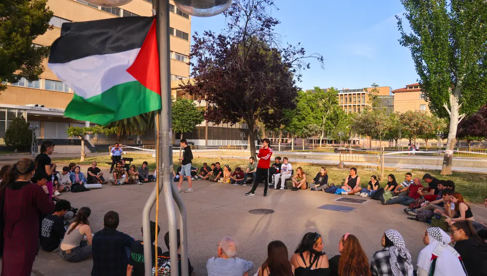 Estudiantes de la Universidad de Zaragoza inician acampada indefinida en apoyo a Palestina