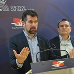 Luis Tudanca atiende a la prensa tras presentar la iniciativa parlamentaria en las Cortes