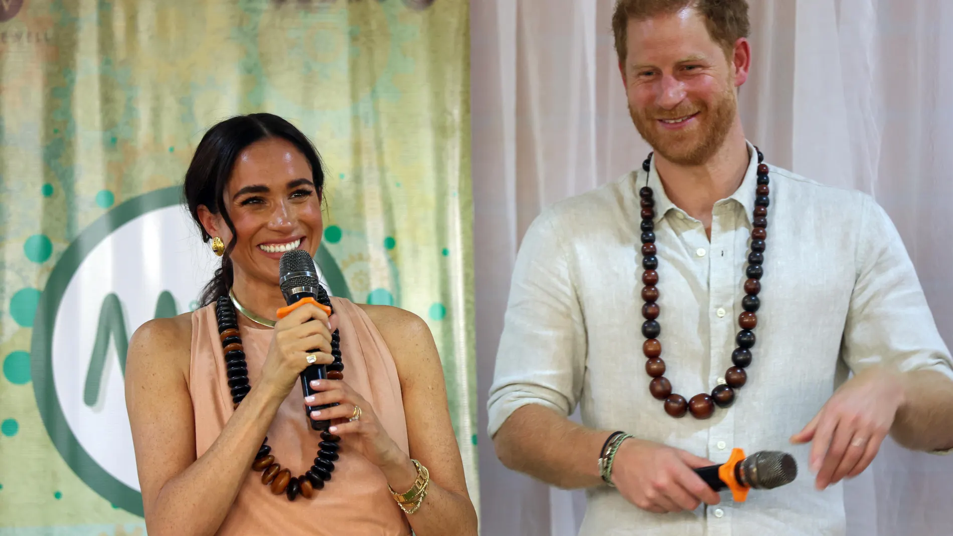 Abuja (Nigeria), 10/05/2024.- Prince Harry, Duke of Sussex (R), and Meghan, Duchess of Sussex (L), visit the Lightway Academy, a primary and secondary school in Abuja, Nigeria, 10 May 2024. The Duke and Duchess of Sussex have arrived in Nigeria for a three-day visit. EFE/EPA/AFOLABI SOTUNDE 