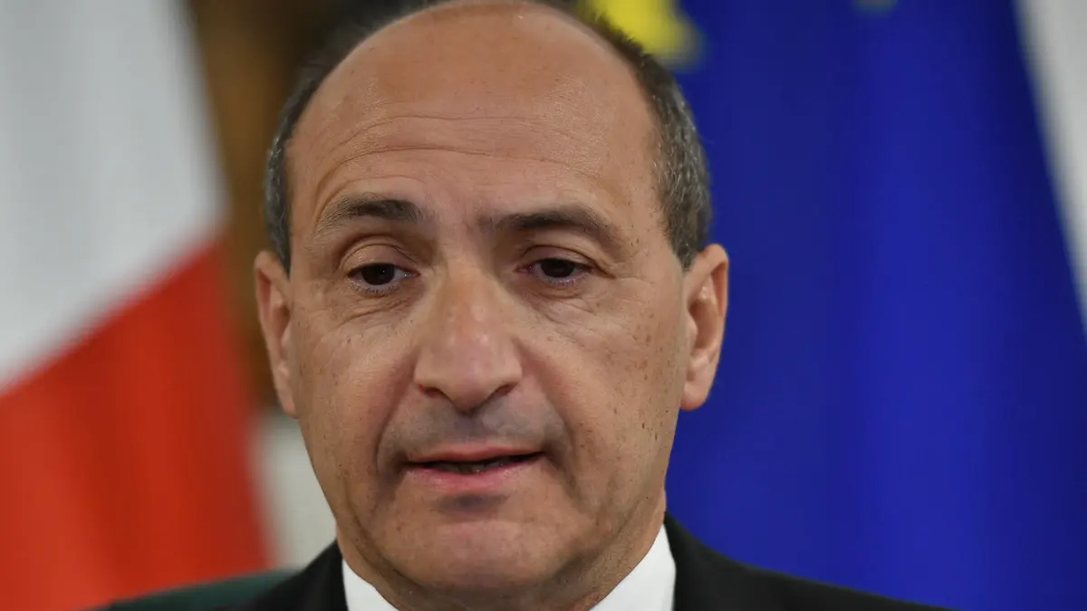 Una trama de corrupción se lleva por delante al político maltés que quería ser comisario europeo