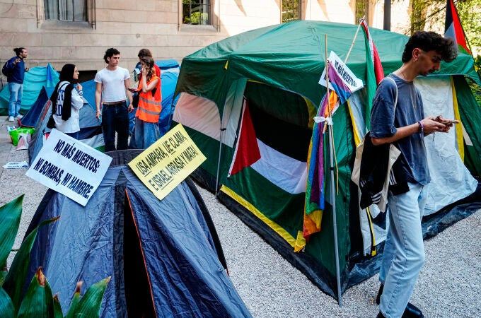 Acampada en la Universidad de Barcelona en apoyo a Palestina
