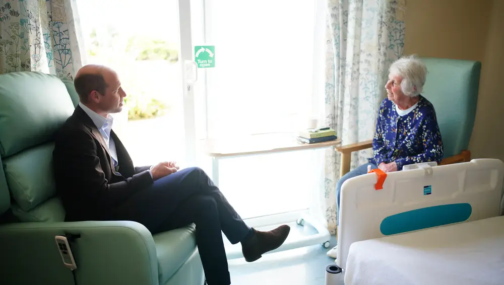 El príncipe Guillermo en el hospital comunitario St. Mary en las islas Sorlingas de Reino Unido