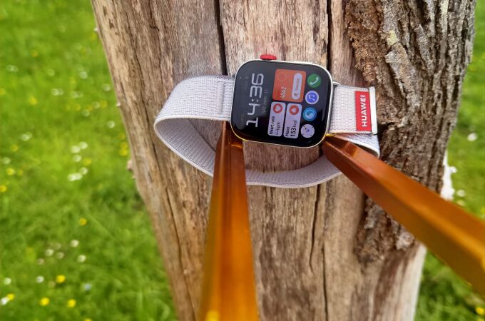 Por 159 euros, este smartwatch tiene madera de podio.