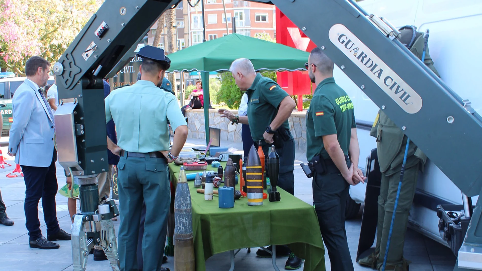 MURCIA.-La Guardia Civil expone sus recursos este domingo en la Plaza Circular de Murcia por la celebración de su fundación