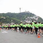 Más de 2.100 personas participan en la X Carrera y Marcha Contra el Cáncer de San Sebastián, récord de participación.