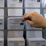 Abren las mesas electorales para los comicios catalanes