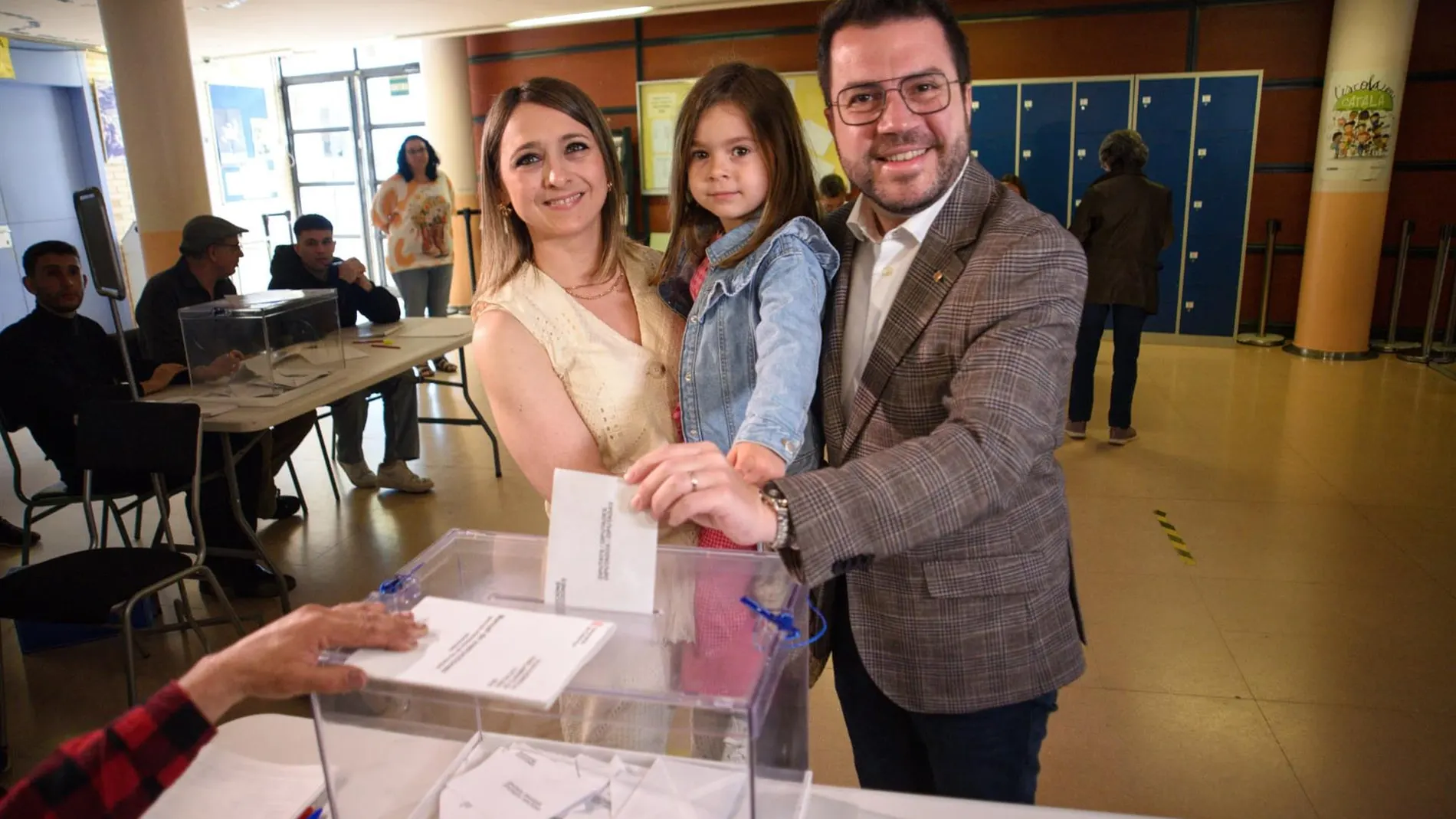 Pere Aragonès ha votado en un colegio de Parets del Vallès