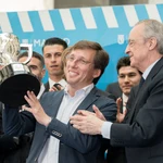 Almeida recibe al Real Madrid Club de Fútbol tras ganar la Liga 2023-2024