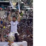 Nacho, subido en la Cibeles con la Copa de campeón de LaLiga