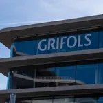 Economía.- S&P confirma rating de Grifols en 'B' y retira vigilancia con implicaciones negativas antes de sus resultados