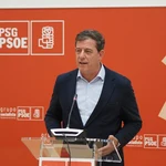 El portavoz socialista, José Ramón Gómez Besteiro, hoy, en rueda de prensa. 
