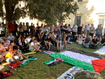 La Universidad de Sevilla da facilidades a los acampados por Palestina: luz, agua y servicios 24 horas