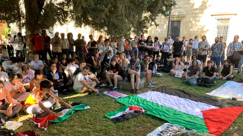 La Universidad de Sevilla da facilidades a los acampados por Palestina: luz, agua y servicios 24 horas