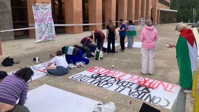La acampada pro Palestina de la Complutense cumple su primera semana y pide agua y comida