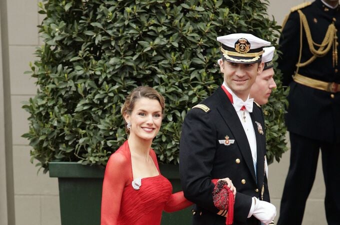Doña Letizia y Don Felipe, a su llegada a la boda real de Federico y Mary de Dinamarca