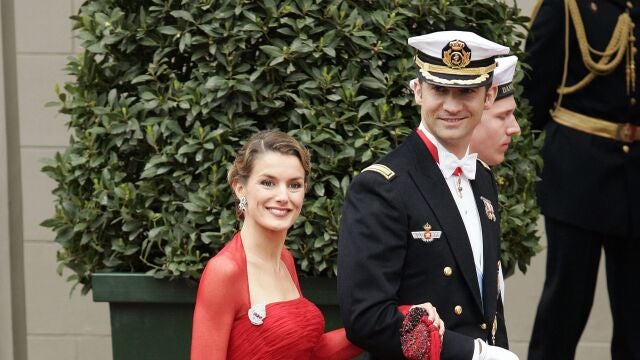 Doña Letizia y Don Felipe, a su llegada a la boda real de Federico y Mary de Dinamarca