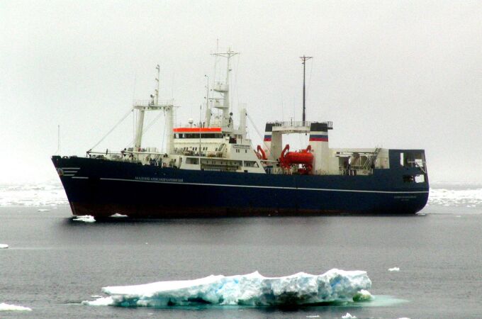 El navío Akademik Alexander Karpinsky, sancionado por EE UU a raíz de la guerra en Ucrania, ha provocado especulaciones sobre sus verdaderas intenciones en la Antártida