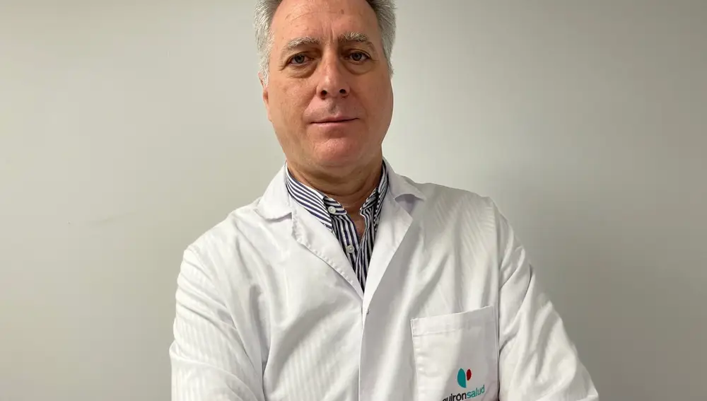 El doctor José Cárdenas, traumatólogo y cirujano ortopédico experto en hombro del Hospital Quirónsalud Sagrado Corazón