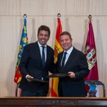 Mazón y García-Page firman un acuerdo de colaboración para la atención sanitaria en zonas limítrofes