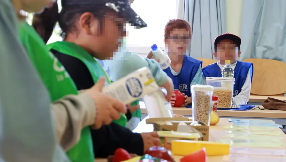 Niños de Primaria participan en una de las actividades del proyecto "Conocer la Agricultura y la Ganadería"