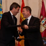 Los presidentes Mazón y Page firman un convenio para garantizar la atención sanitaria entre ambas comunidades