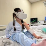 Hospitales andaluces usan gafas de realidad virtual para aliviar la ansiedad de los niños que pasan por quirófano