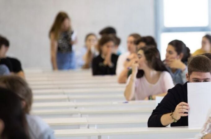 Estudiantes en un aula de la Universidad de Sevilla (US)