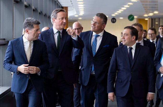 Bruselas recibe a Albares, Cameron y Picardo para avanzar en la negociación sobre Gibraltar